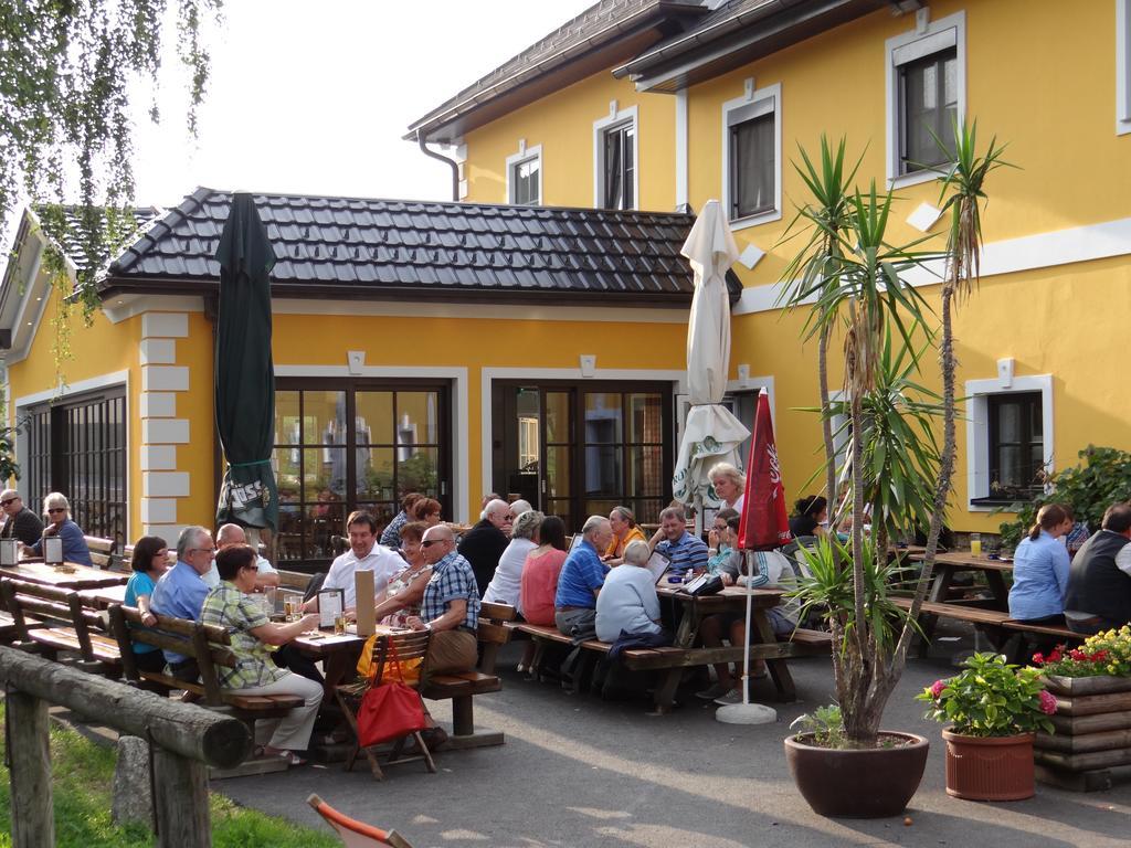 Perbersdorfer Heuriger Hotel Neuhofen an der Ybbs Luaran gambar